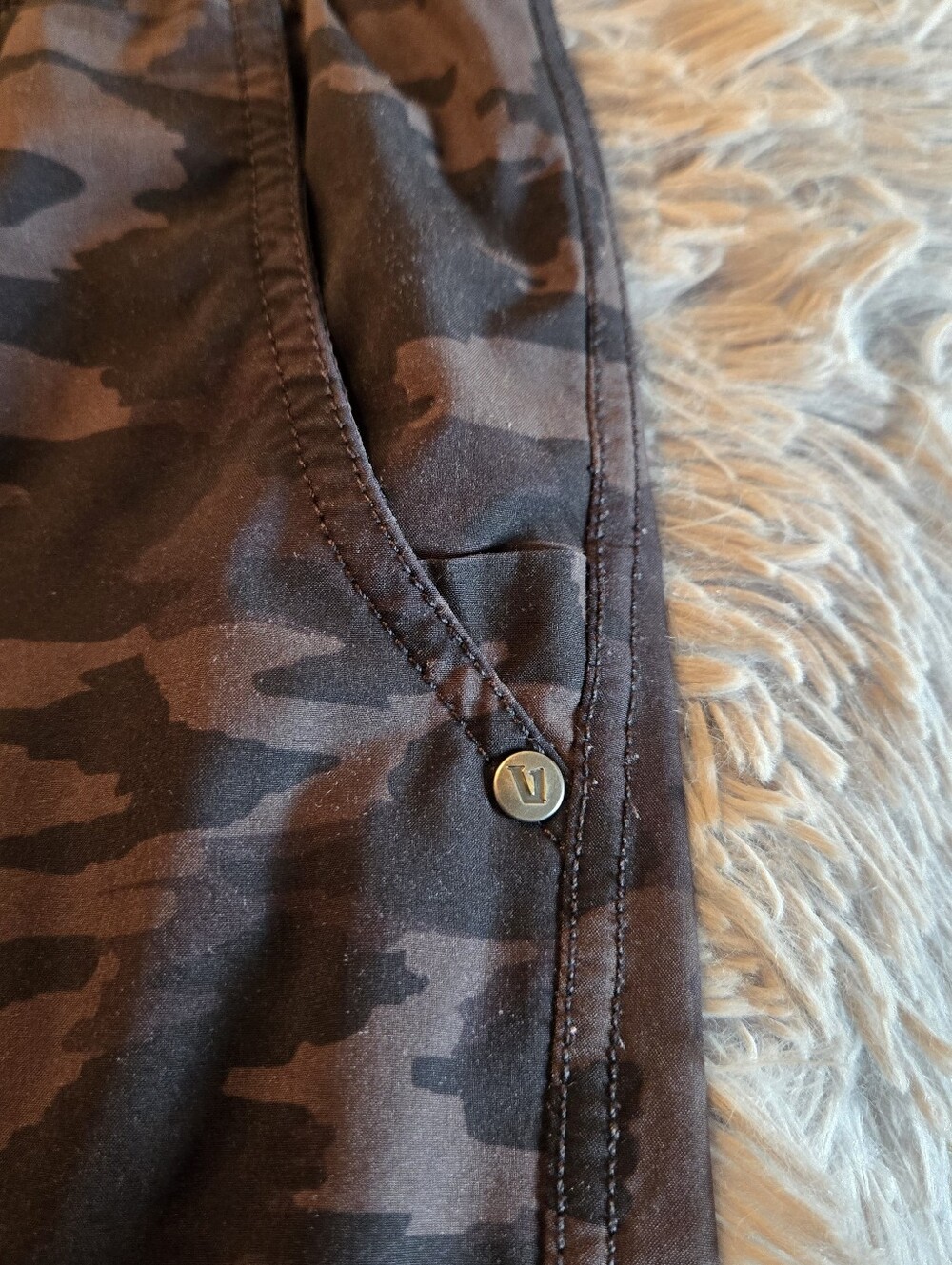 Vuori Shorts  Lined Black Camo Quick Dry Lightweight Size XLarge - Picture 11 of 15